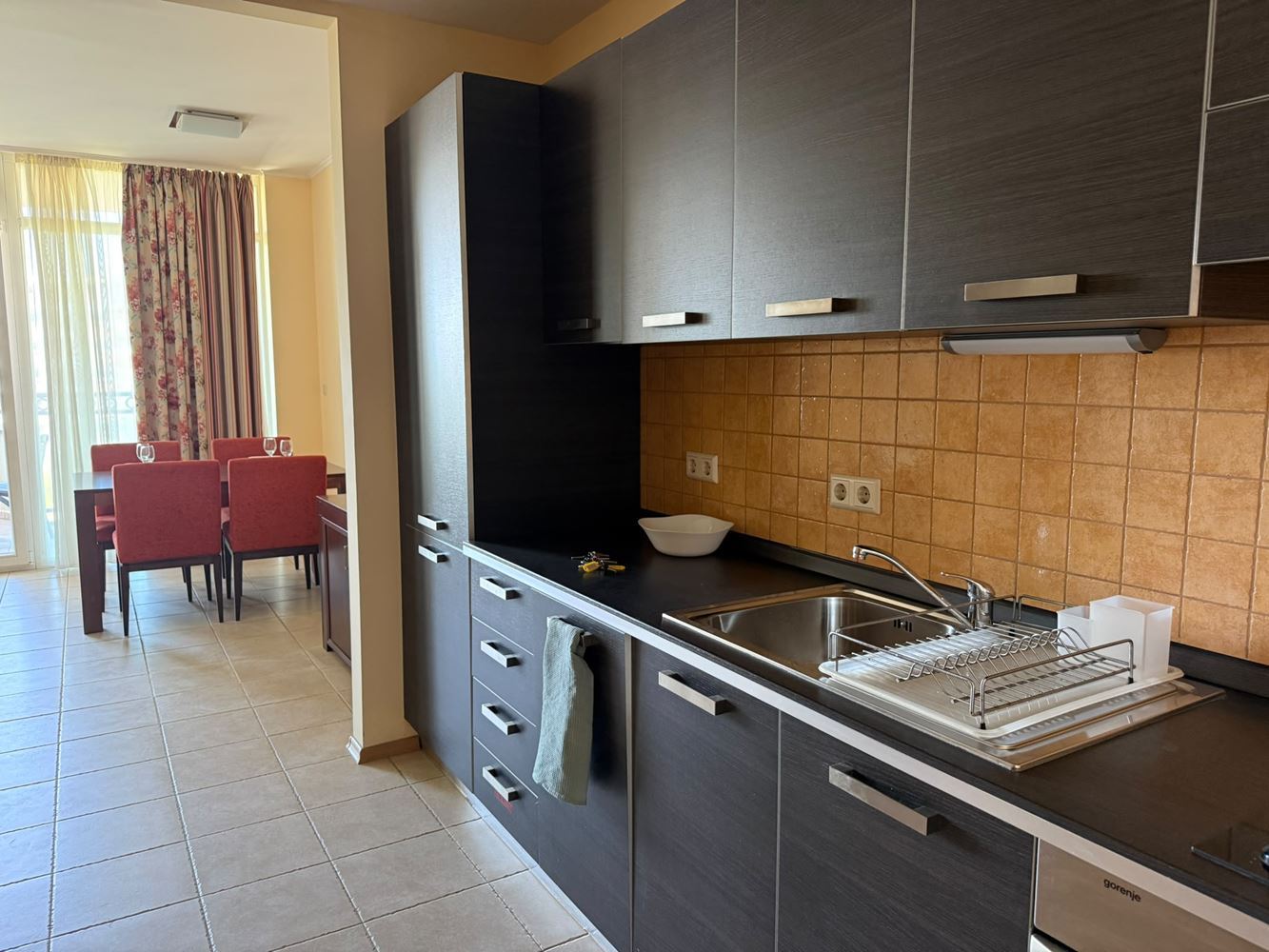 Przestronny apartament z jedną sypialnią w pierwszej linii brzegowej w Pomorie