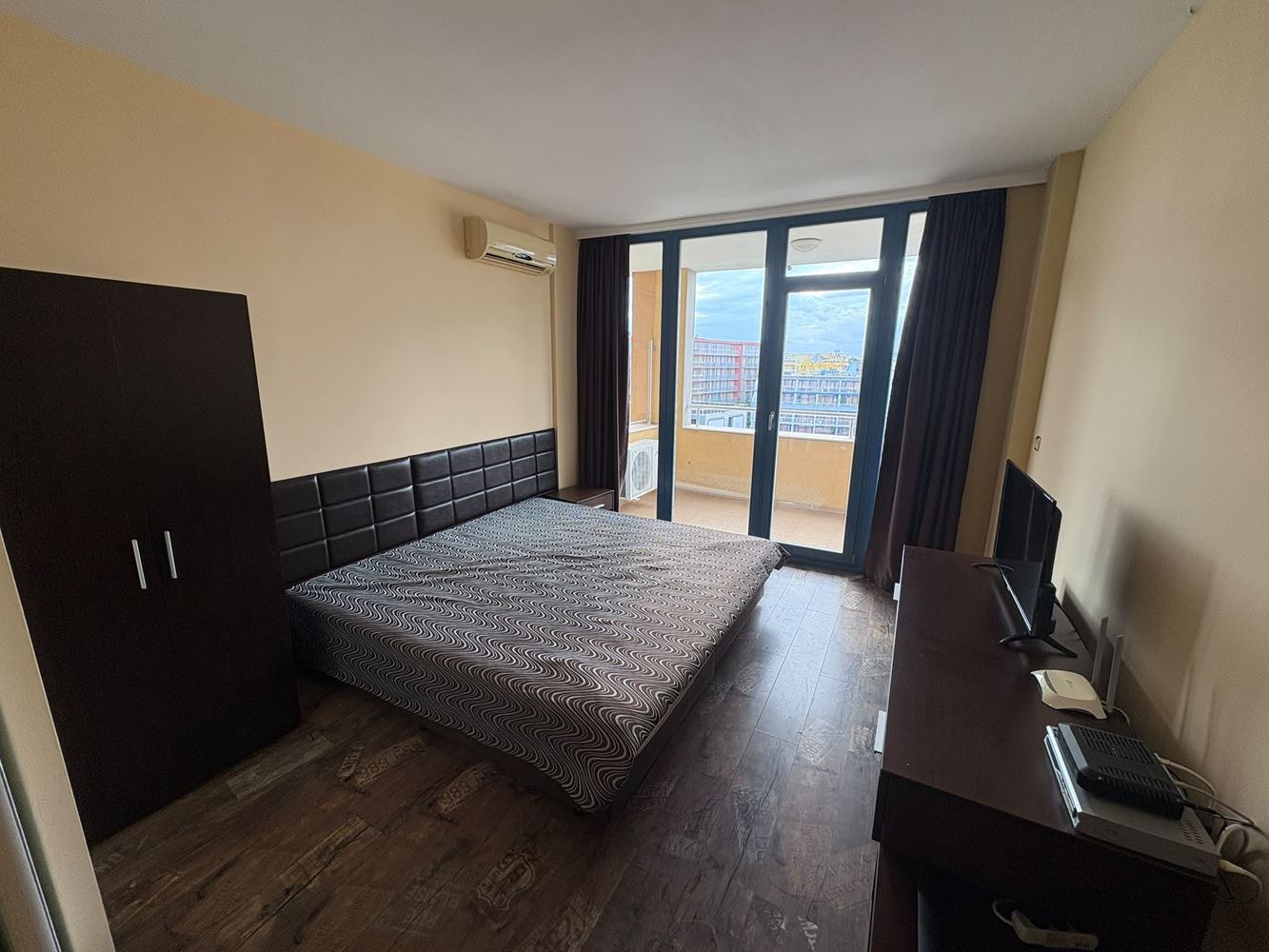 Apartament z dwiema sypialniami w Słonecznym Brzegu – przestrzeń, udogodnienia i rozrywka w kompleksie wakacyjnym