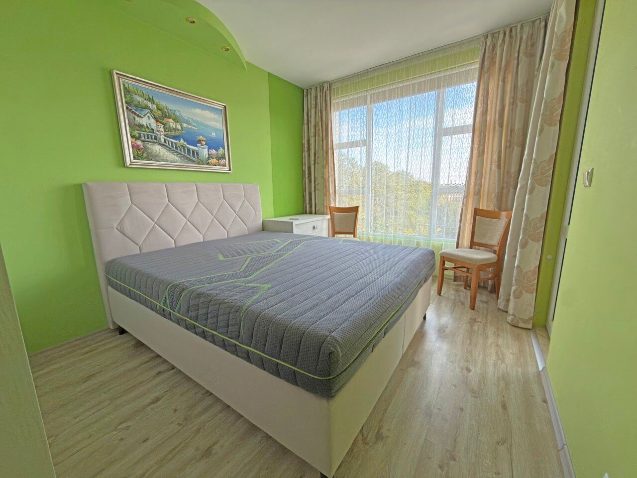 Apartament z dwiema sypialniami i widokiem na morze, 200 metrów od plaży w Pomorie