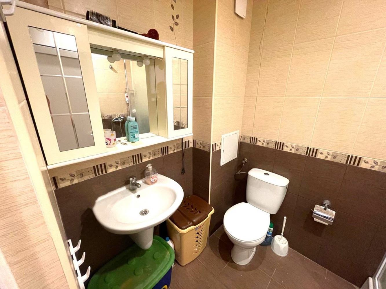 Duży apartament z jedną sypialnią 100 metrów od plaży w Pomorie z bezpośrednim dostępem do basenu