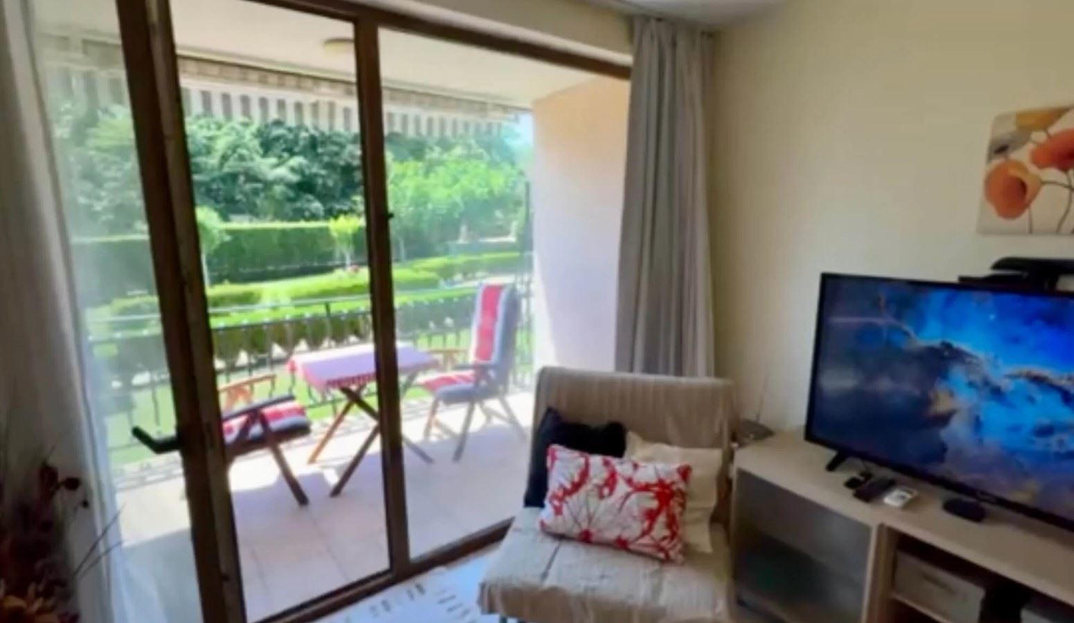 Przestronny apartament z dwiema sypialniami w pierwszej linii brzegowej w Rawdzie – przestronny morski dom z wyjątkowym widokiem