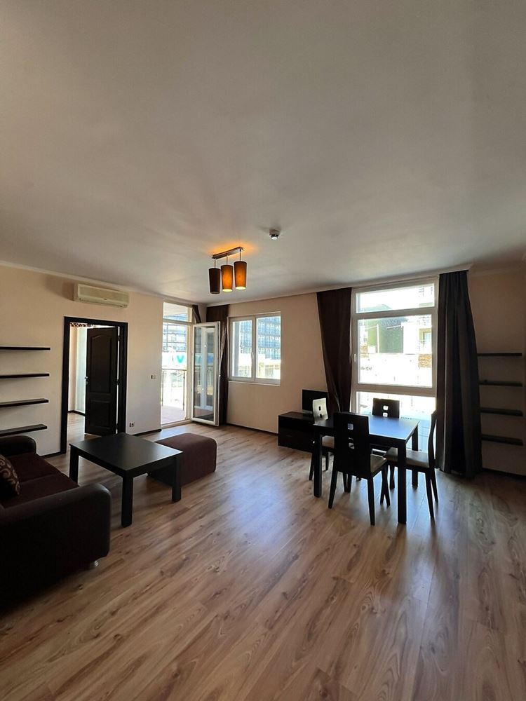 Przestronny apartament dwupokojowy 50 metrów od plaży w Słonecznym Brzegu – doskonała lokalizacja i komfort w zamkniętym kompleksie