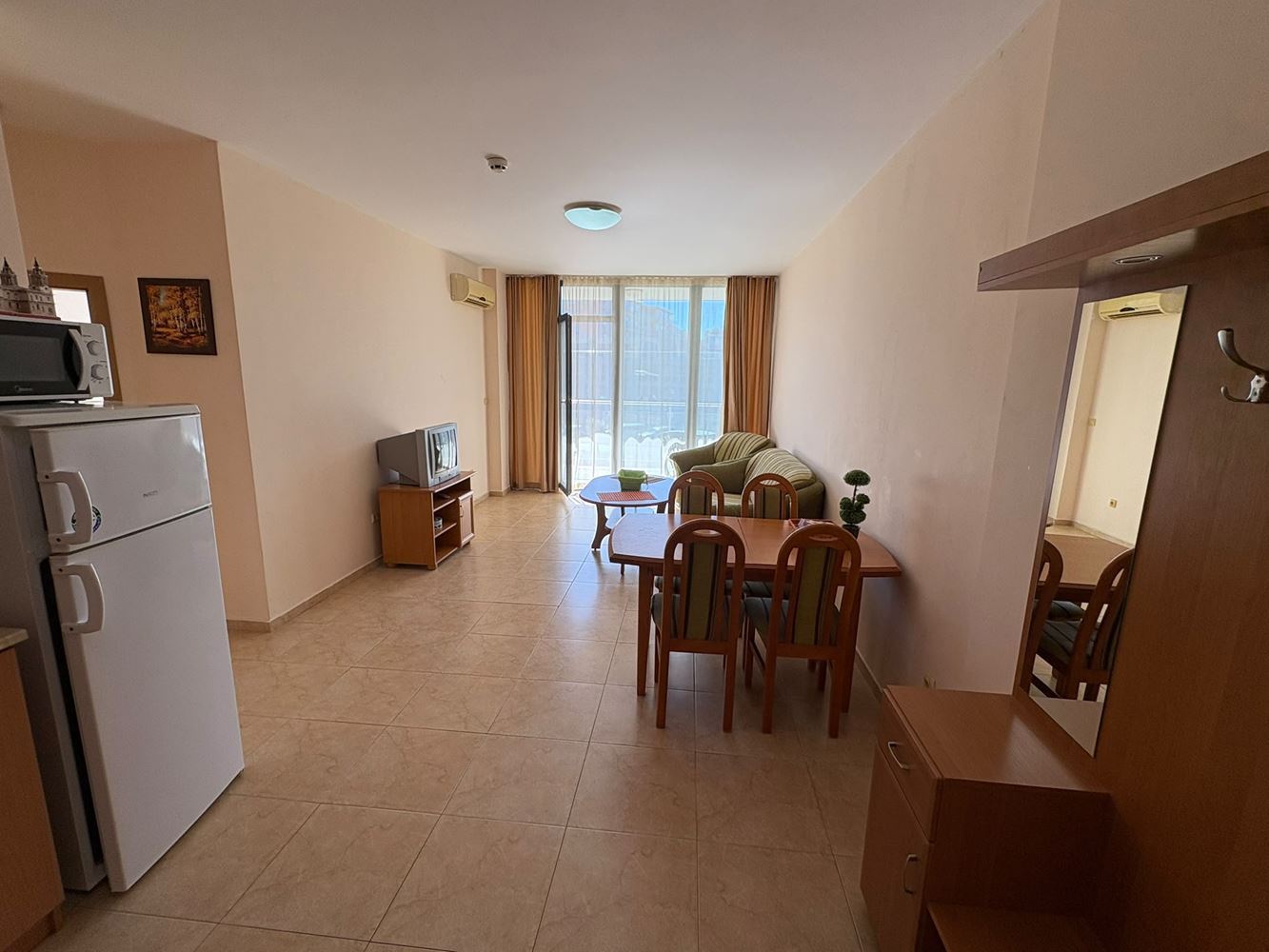Apartament z jedną sypialnią w Słonecznym Brzegu – komfort w kompleksie z basenami i zjeżdżalniami wodnymi