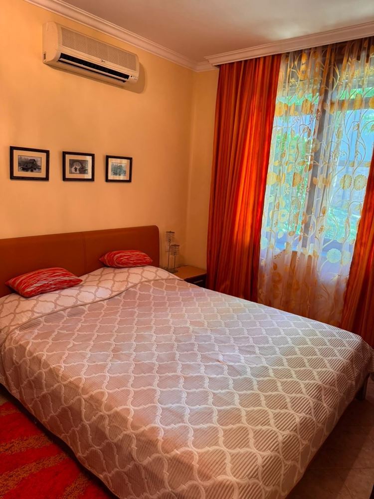 Apartament z dwiema sypialniami i widokiem na morze wśród sosen – luksus i spokój przy samej plaży w Sozopolu