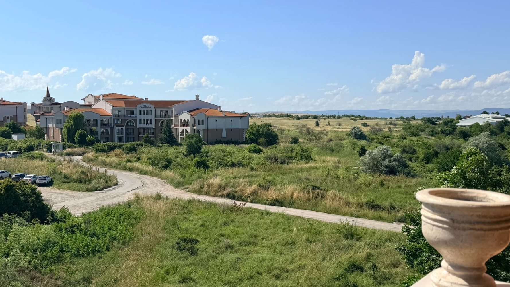 Dwupokojowy apartament z panoramicznym widokiem, o krok od morza w Rawdzie