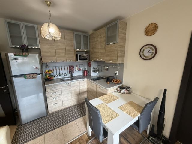 Przestronny apartament z trzema sypialniami, blisko morza, z doskonałą infrastrukturą kompleksu