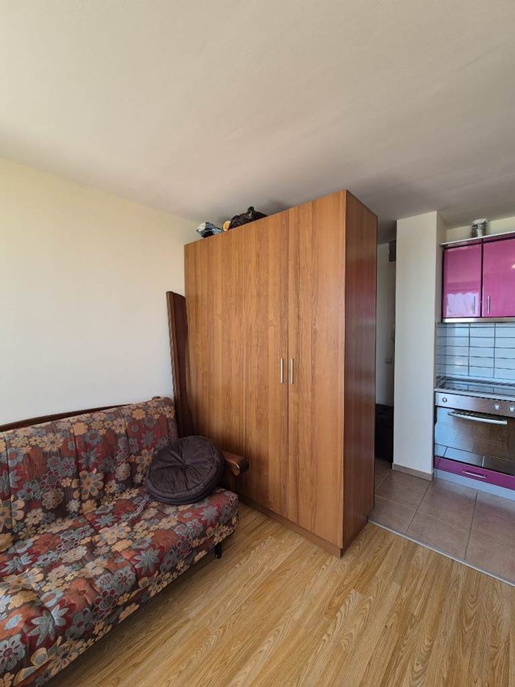 Luksusowe mieszkanie z jedną sypialnią i panoramicznym widokiem na morze w Świętym Własie – przestrzeń, komfort i prestiżowa lokalizacja