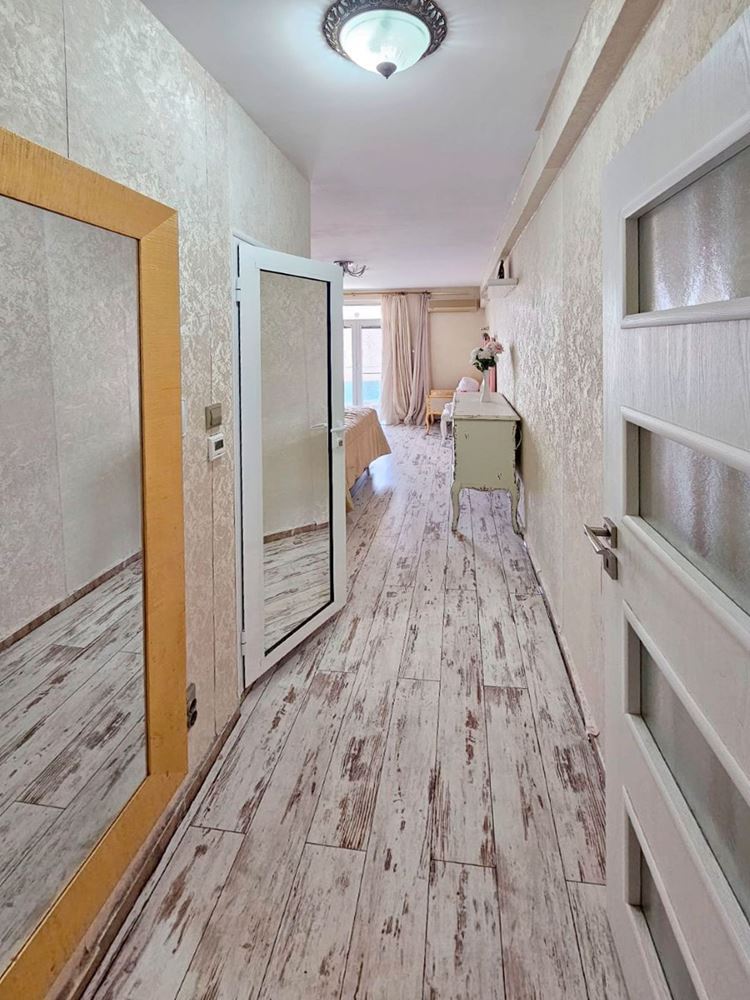 Luksusowy apartament trzypokojowy z widokiem na morze na pierwszej linii w Rawdzie – 114 m², dwa tarasy i pełen komfort