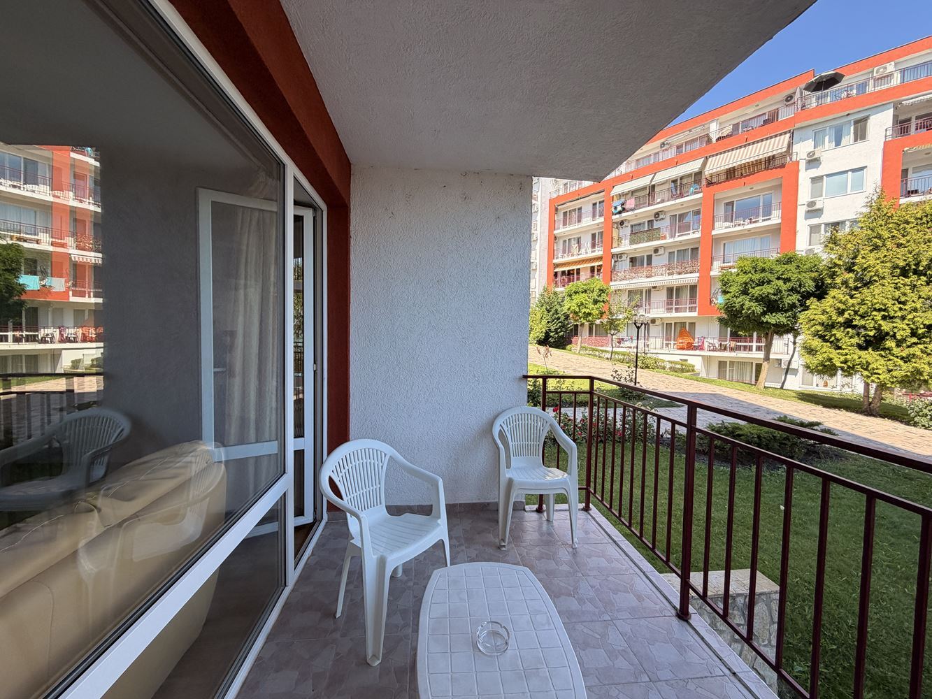 Apartament w absolutnie pierwszej linii w Świętym Własie! Przestronny apartament z jedną sypialnią z pięknym widokiem na morze