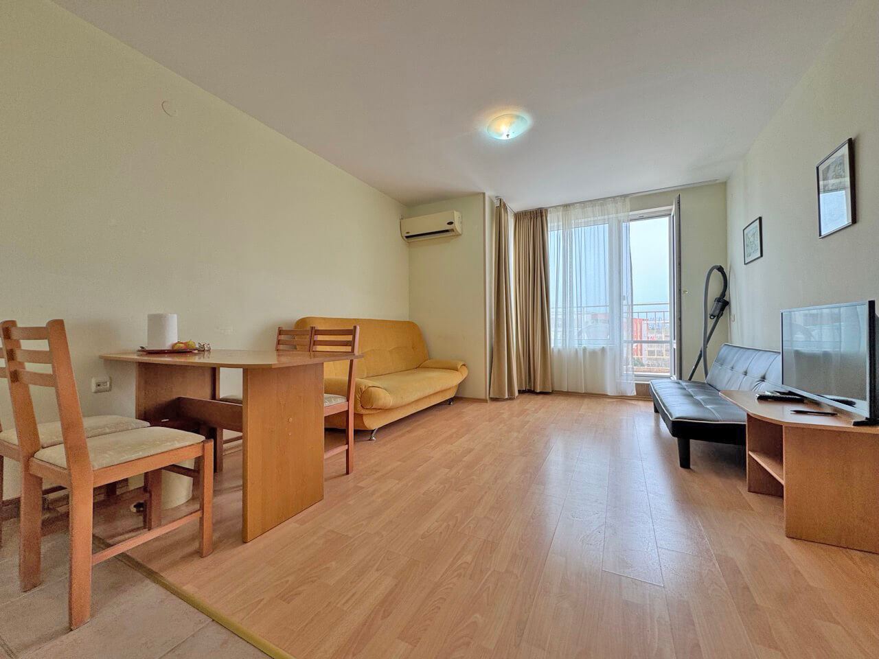 Przestronne mieszkanie z jedną sypialnią z widokiem na basen w Słonecznym Brzegu