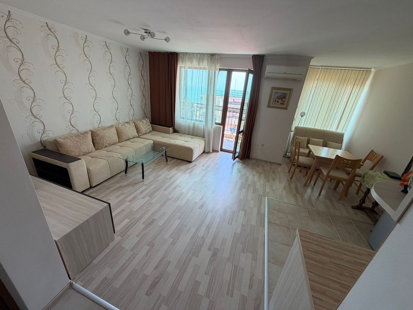 Święty Włas: wyjątkowo przestronne studio z panoramicznym widokiem na morze