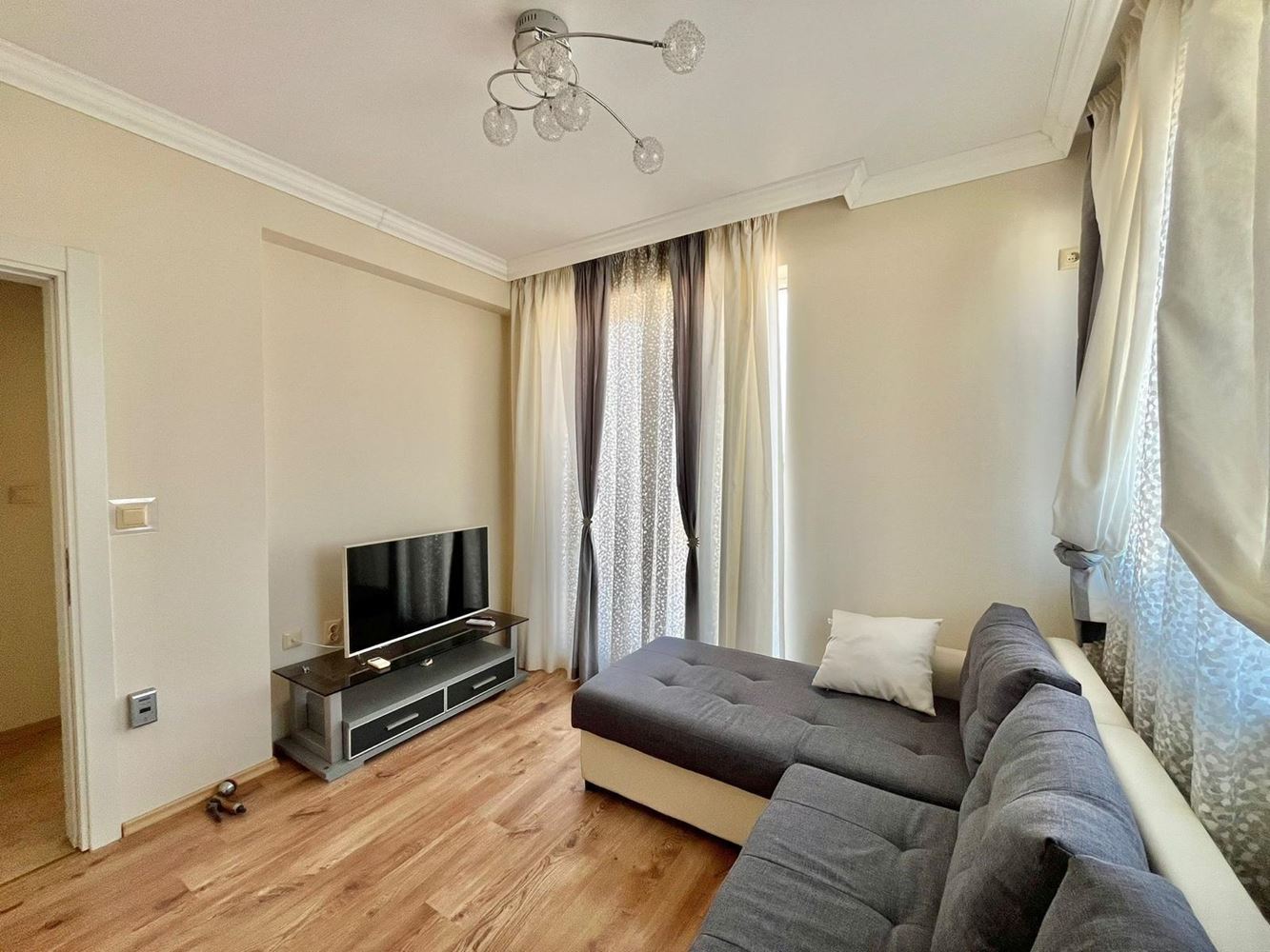 Przestronny apartament z dwiema sypialniami i widokiem na morze w Rawdzie
