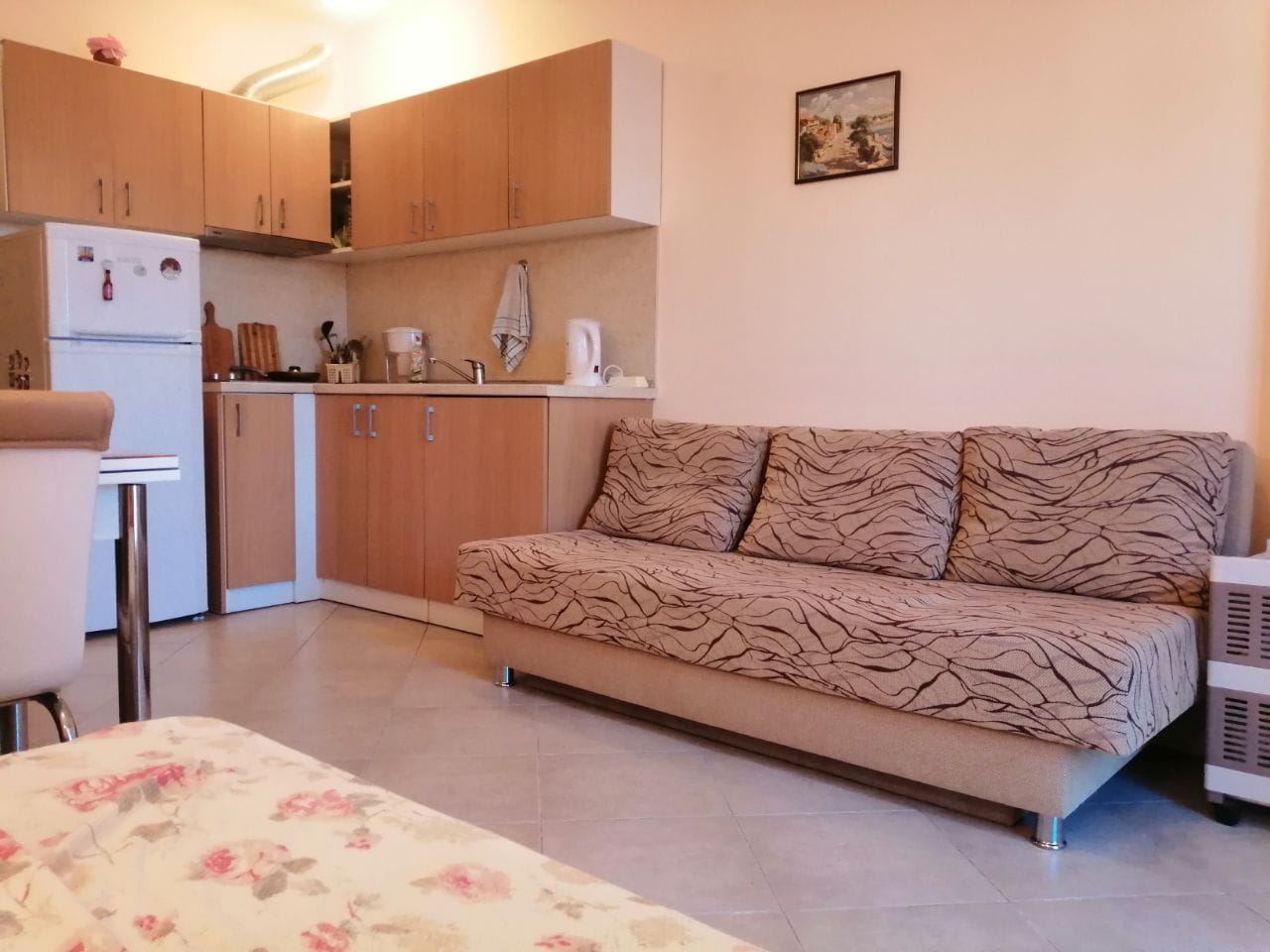Przestronne studio w Słonecznym Brzegu, 300 metrów od plaży, z niską opłatą za utrzymanie