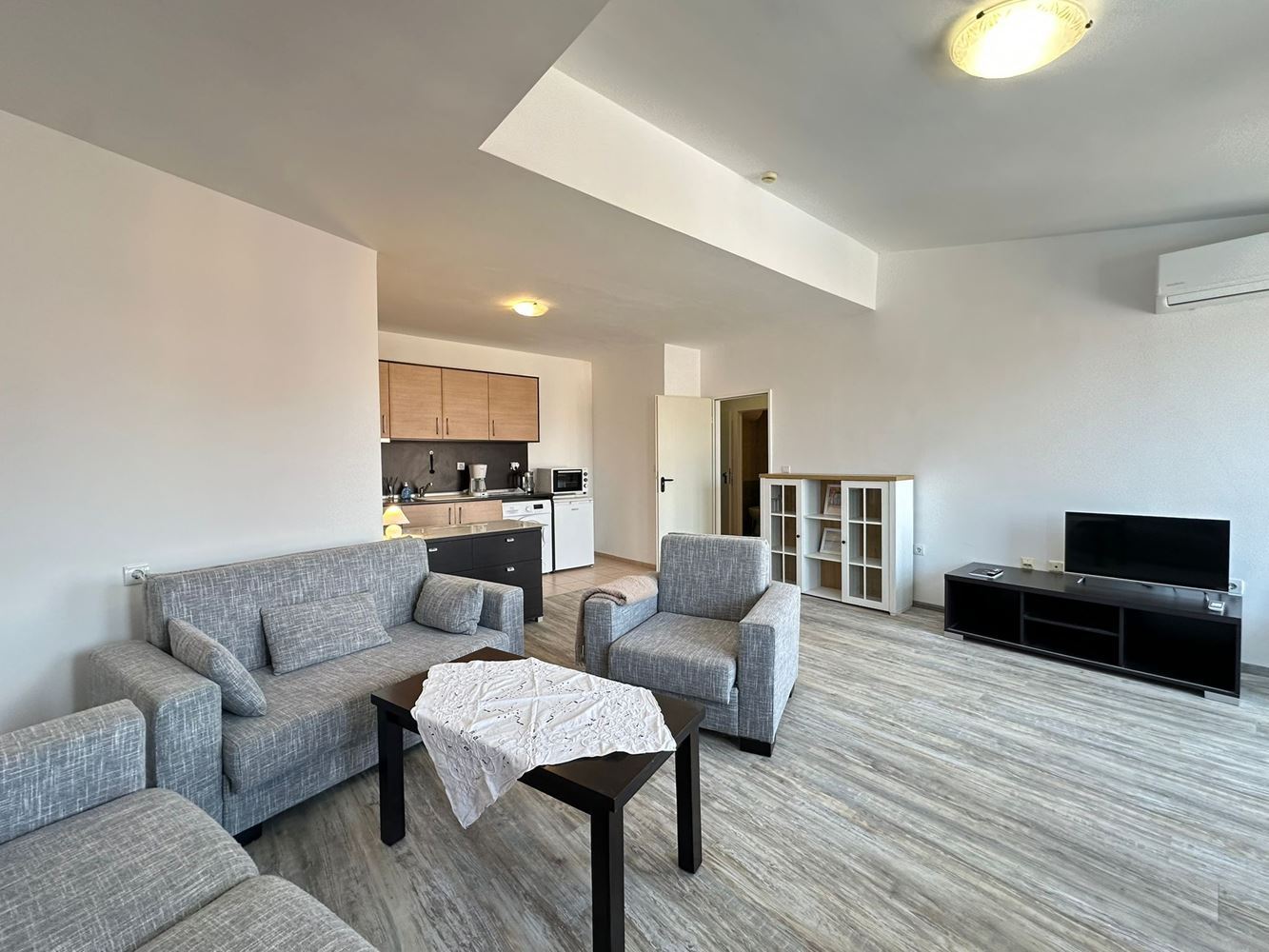 Apartament z jedną sypialnią w pierwszej linii morza w Aheloj – morska atmosfera, luksusowe udogodnienia i gotowe dokumenty do transakcji