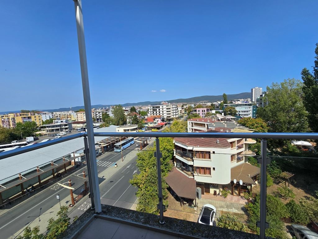 Przestronny apartament trzypokojowy z doskonałą lokalizacją i blisko morza