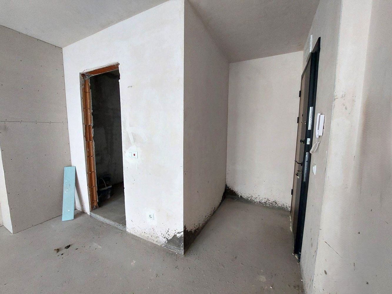 Kawalerka w nowej części Pomorie – doskonała okazja w budynku bez opłaty za utrzymanie