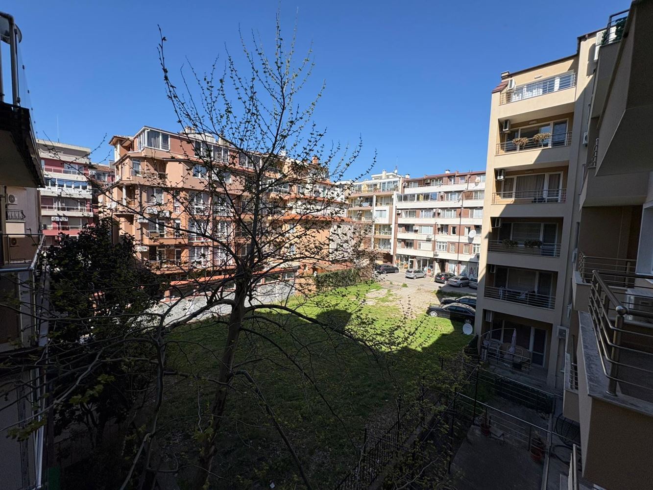 Przestronne studio w sercu Starego Miasta w Pomorie – zaledwie kilka kroków od morza