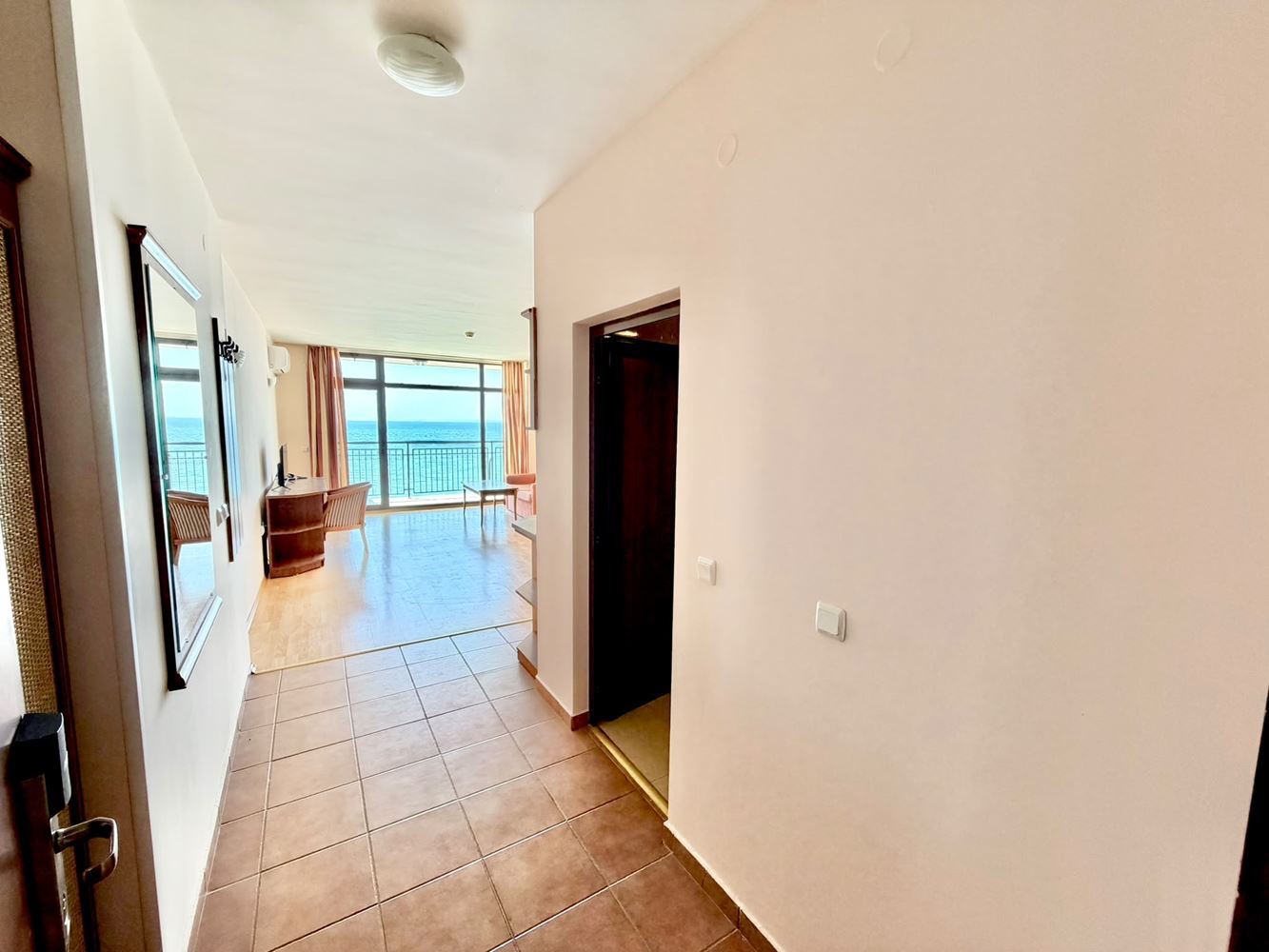 Apartament z jedną sypialnią z panoramicznym widokiem na morze w pierwszej linii brzegowej w Świętym Własie