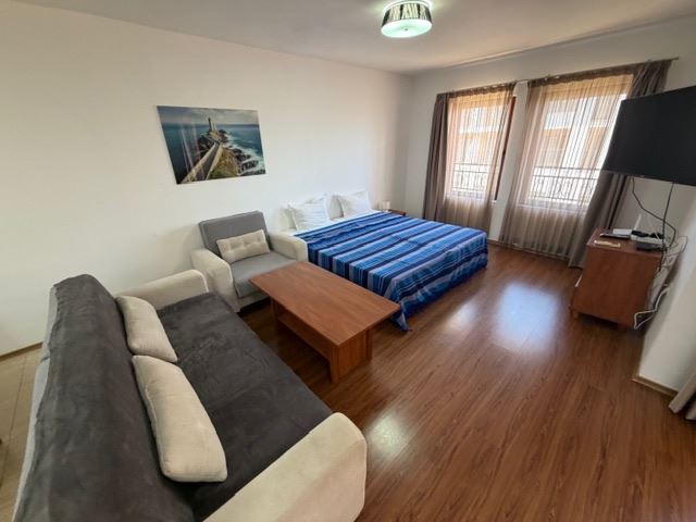 Dwupokojowy apartament na pierwszej linii z widokiem na morze w Aheloy