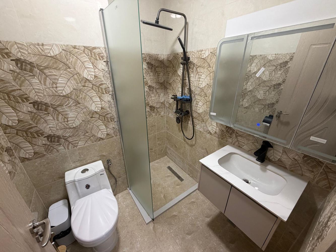 Apartament z 2 sypialniami w nowoczesnym kompleksie z pięknym otoczeniem zieleni w Rawdzie