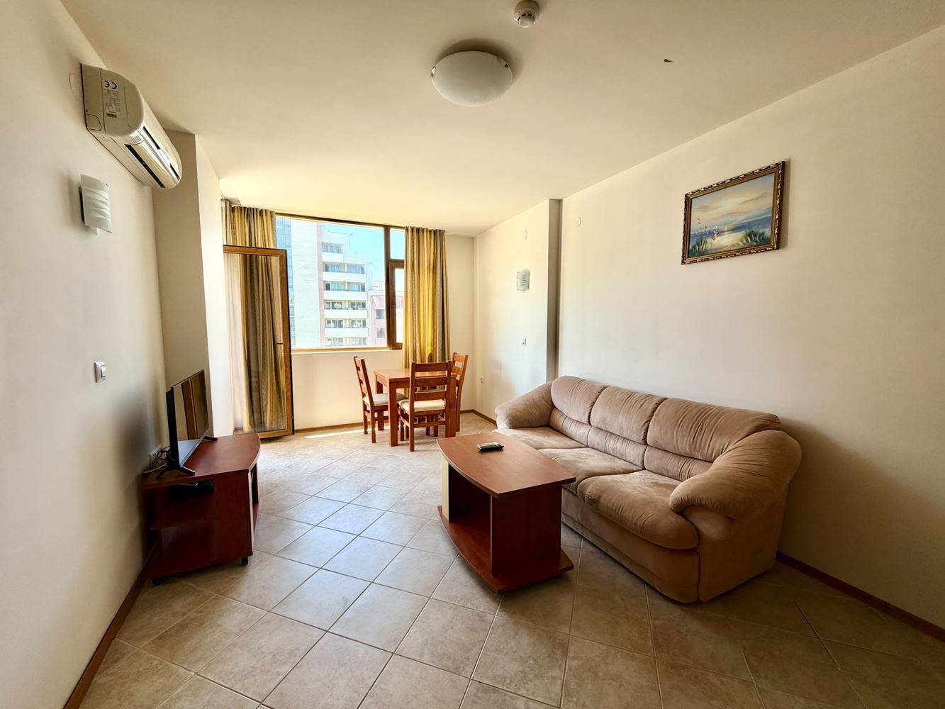 Przestronny apartament z jedną sypialnią i widokiem na morze na drugiej linii zabudowy w Słonecznym Brzegu