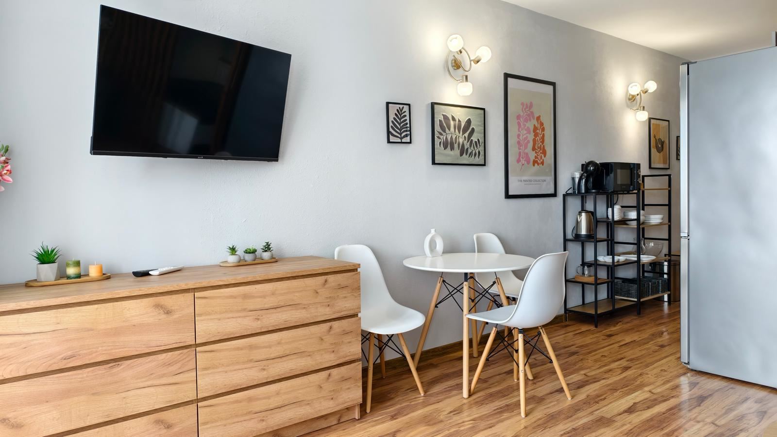Przestronne, nowocześnie umeblowane studio z wydzieloną sypialnią w kompleksie w Aheloy – gotowe do zamieszkania