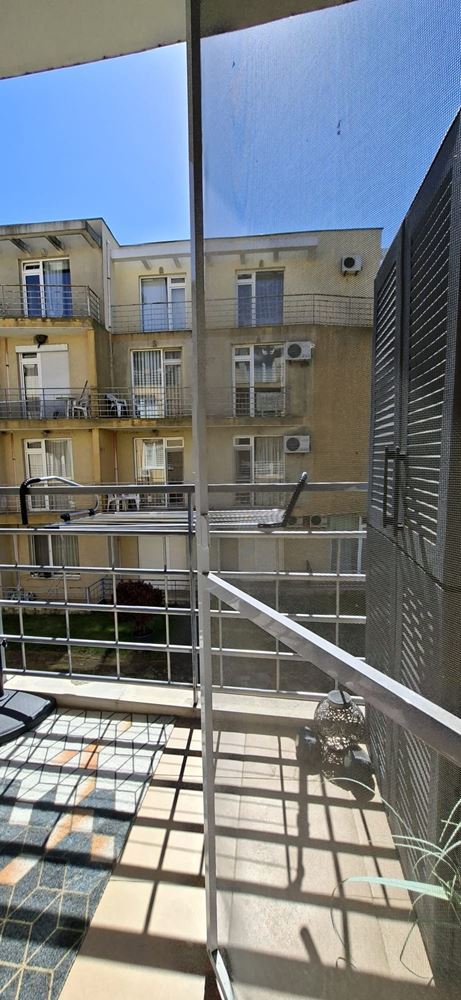 Przestronne i jasne mieszkanie z jedną sypialnią w zadbanym kompleksie blisko Słonecznego Brzegu