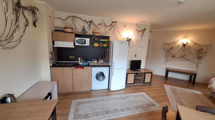 Dwupokojowe mieszkanie w pierwszej linii w Elenite z widokiem na morze i wysokim potencjałem inwestycyjnym