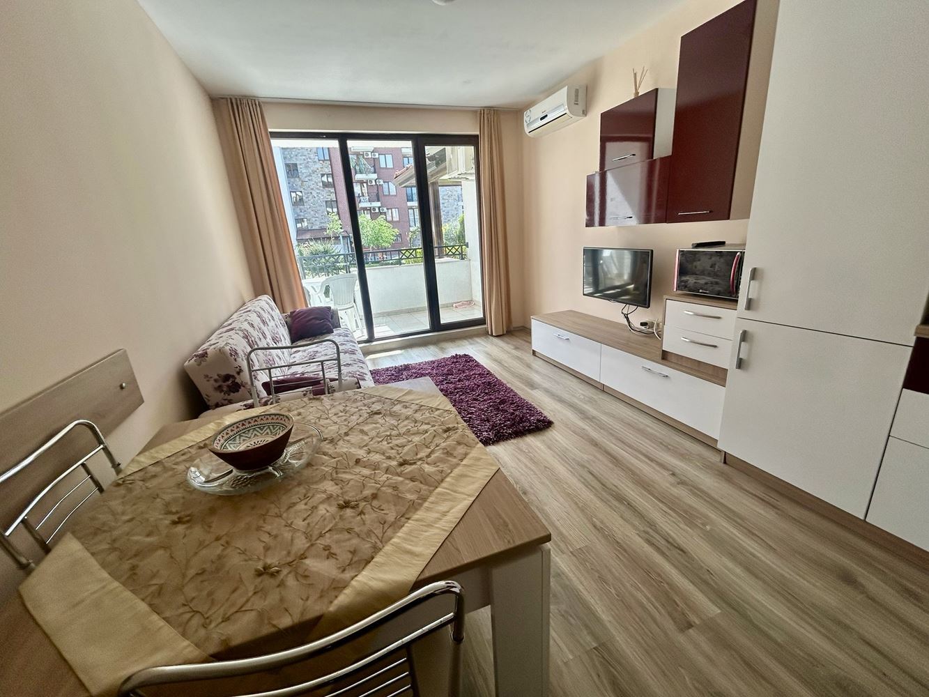 Komfortowy apartament z jedną sypialnią z bezpośrednim wyjściem do basenu w Nesebyrze – wyjątkowo wygodna oferta