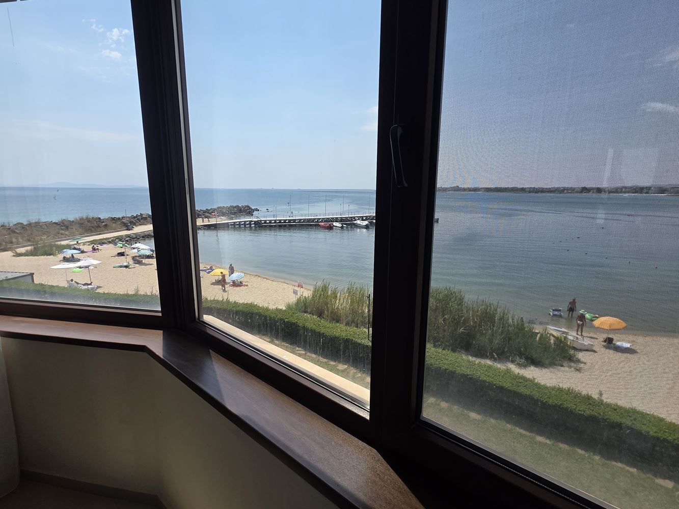 Apartament z jedną sypialnią w pierwszej linii z frontalnym widokiem na morze w Nessebarze