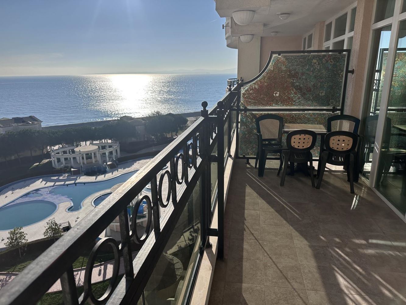 Mieszkanie z dwiema sypialniami w Pomorie z bezpośrednim widokiem na morze – luksusowe życie na pierwszej linii