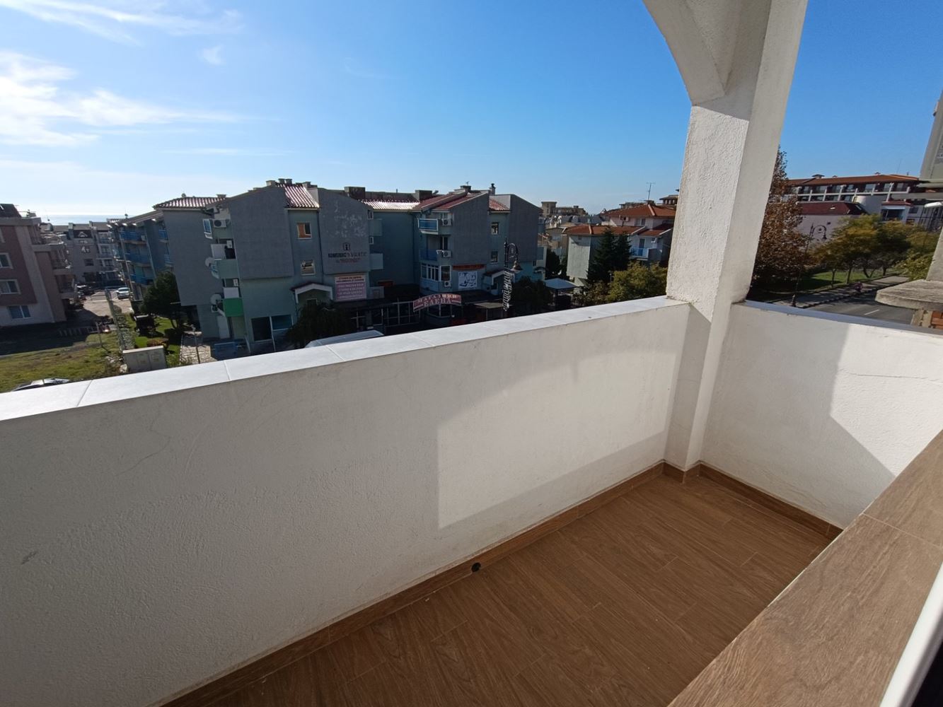 Apartament z dwiema sypialniami i widokiem na morze bez opłaty eksploatacyjnej w Swetim Własie