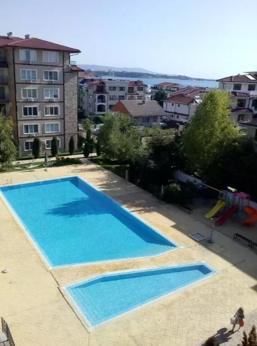 Przestronny apartament z dwiema sypialniami i widokiem na morze w Rawdzie