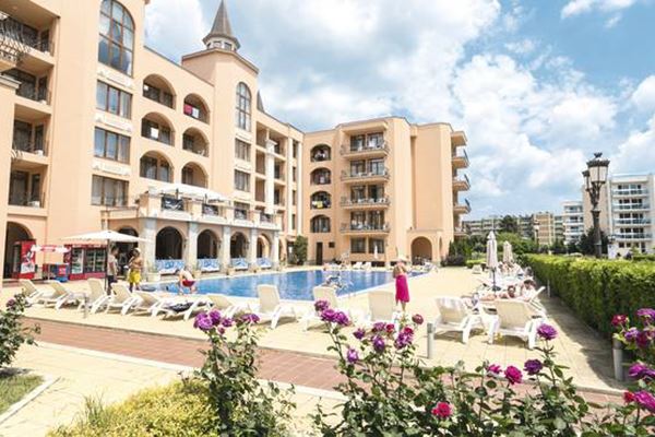 Apartament z jedną sypialnią w pobliżu Cacao Beach z widokiem na basen – gotowe dokumenty i doskonały potencjał inwestycyjny