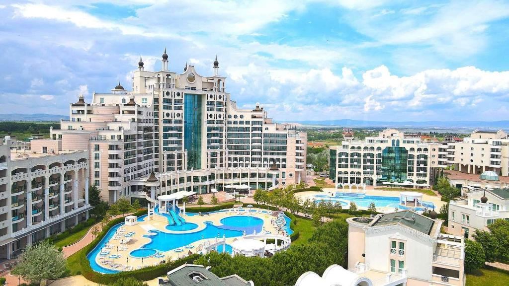 Przestronny apartament z jedną sypialnią w pierwszej linii brzegowej w Pomorie