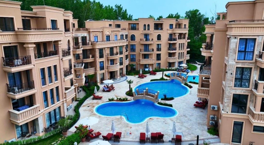 Jasne studio w luksusowym kompleksie – wspaniały komfort przy basenie