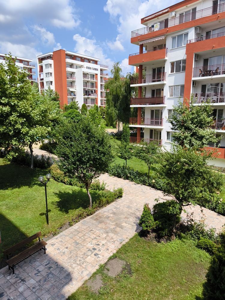 Luksusowy apartament z jedną sypialnią w pierwszej linii brzegowej w Świętym Własie
