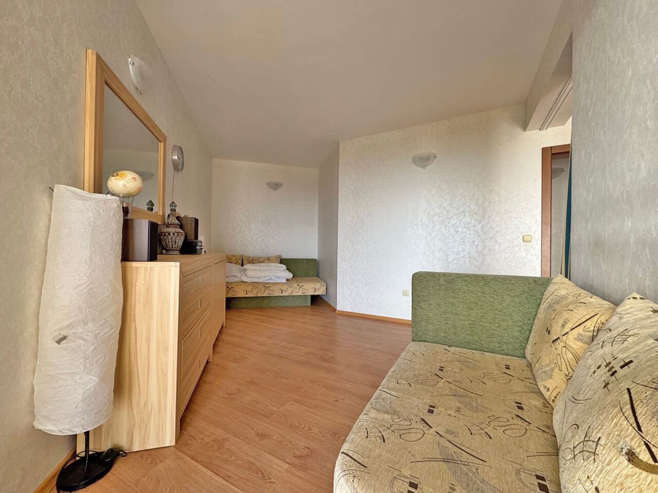 Apartament z jedną sypialnią z widokiem na morze w Rawdzie – komfort i spokój w zadbanym kompleksie
