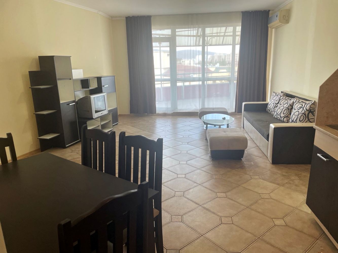 Przestronny apartament z panoramicznym widokiem i dwiema sypialniami w Słonecznym Brzegu