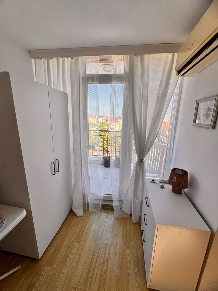 Stylowe studio z panoramicznym tarasem w Pomorie – niska opłata za utrzymanie, południowa ekspozycja i doskonała lokalizacja blisko morza