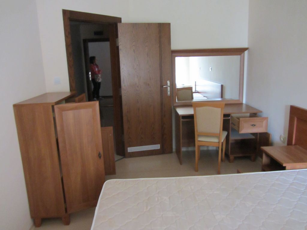 Pierwsza linia do plaży Butamyata! Umeblowany apartament z jedną sypialnią i częściowym widokiem na morze w Sinemorec