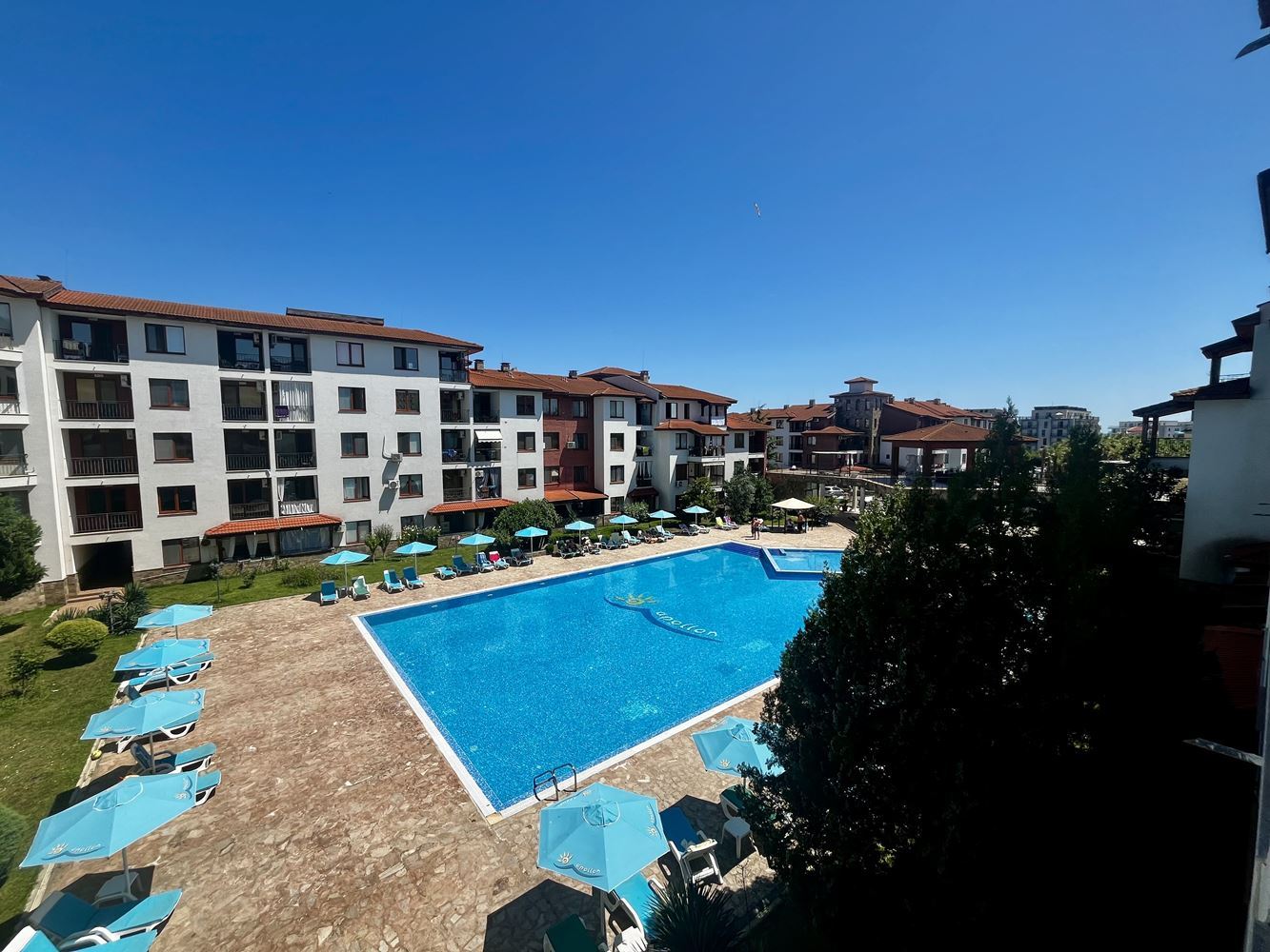 Przestronny apartament z dwiema sypialniami w Nesebyrze – w pełni umeblowany i gotowy do zamieszkania