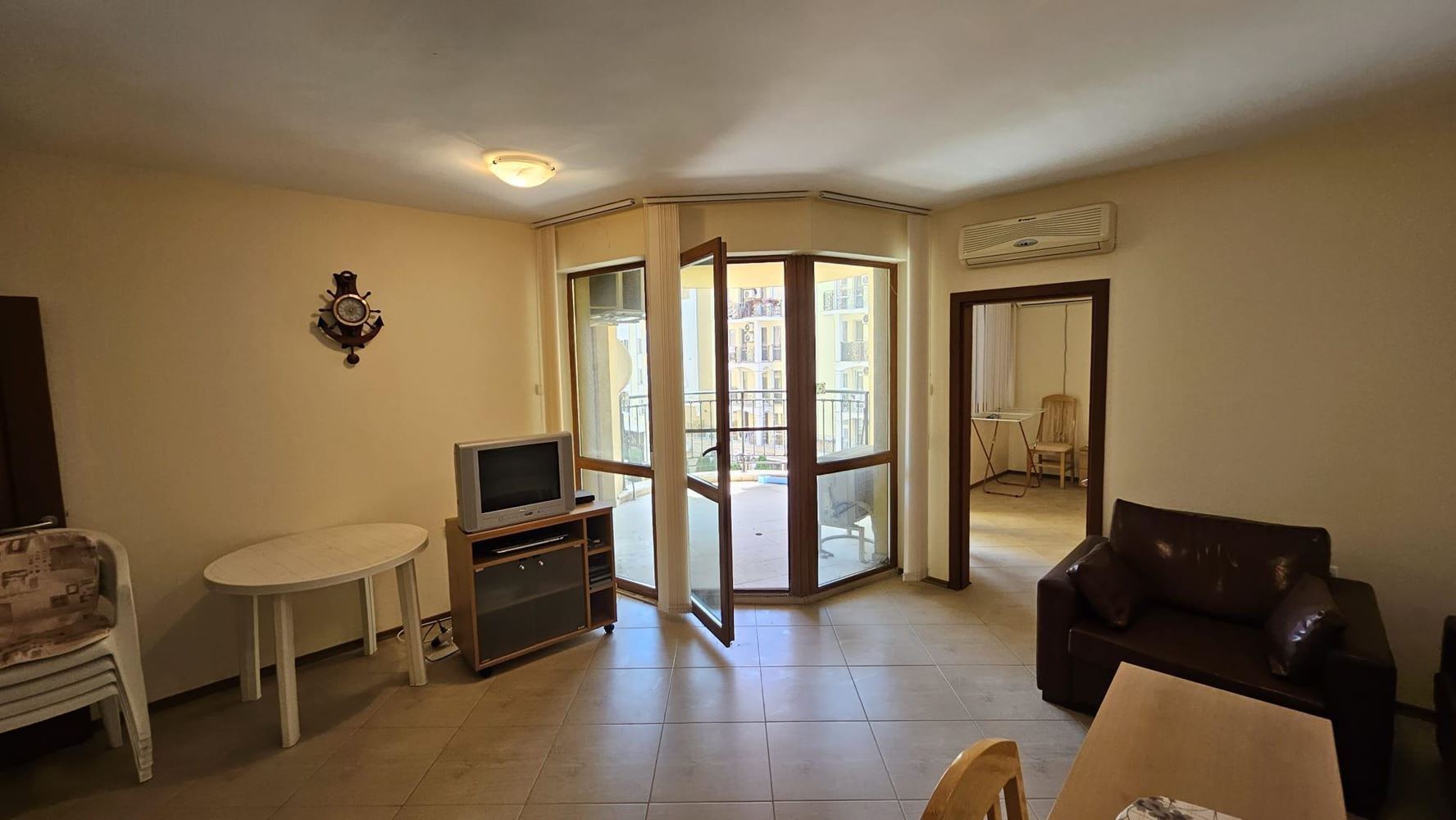 Apartament z dwiema sypialniami o doskonałej powierzchni i niskiej opłacie za utrzymanie w Słonecznym Brzegu