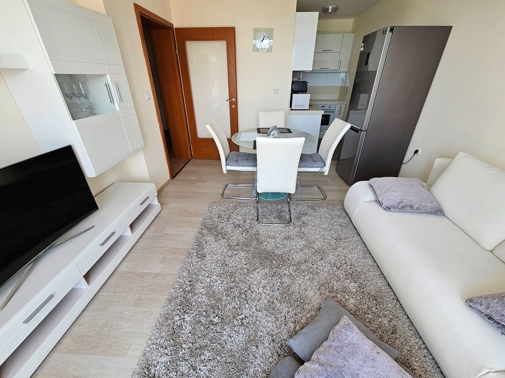 Luksusowy apartament panoramiczny na pierwszej linii morza z dwiema sypialniami i ogromnym tarasem