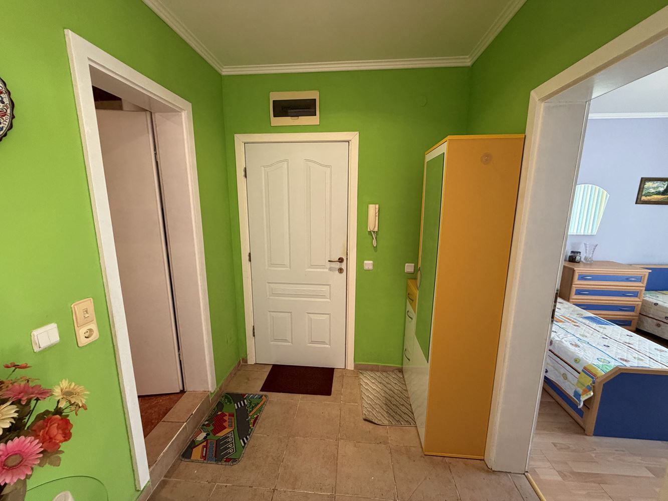 Apartament z jedną sypialnią, przestronnym tarasem i widokiem na morze w Sveti Vlas – 300 metrów od plaży