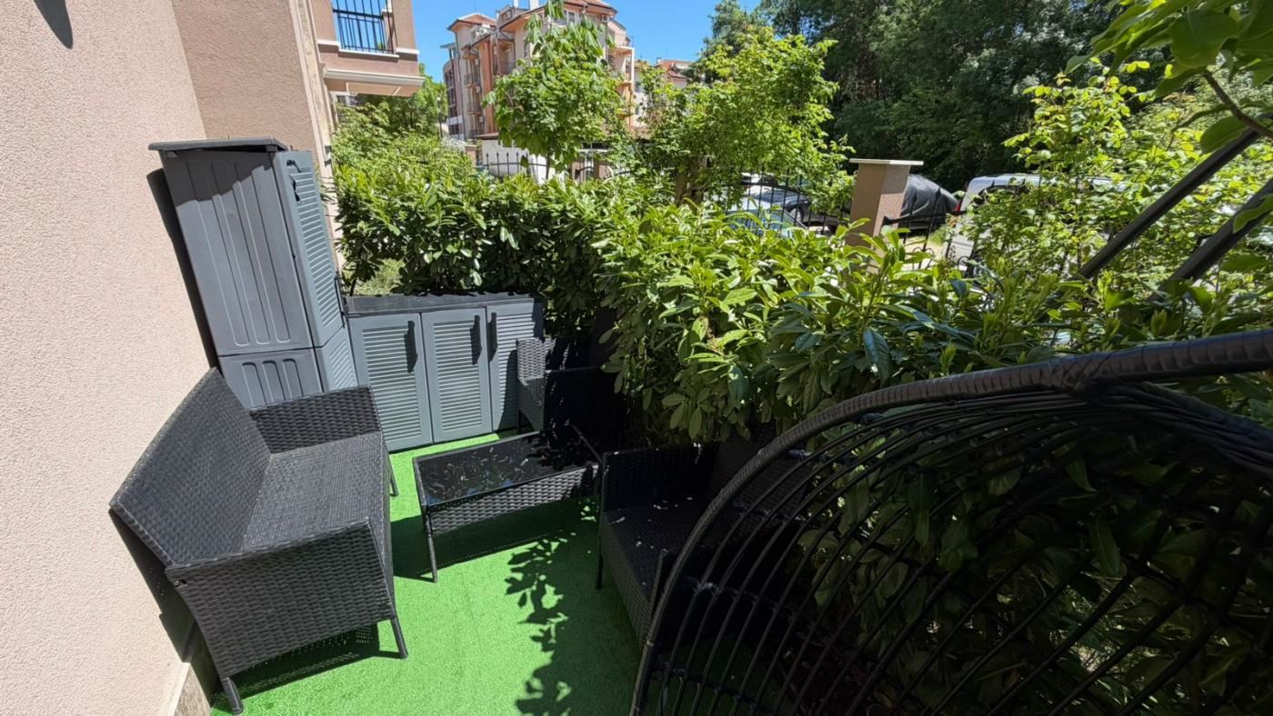 Luksusowe studio z dużą werandą w prestiżowym kompleksie w Słonecznym Brzegu – komfort, zieleń i relaks SPA