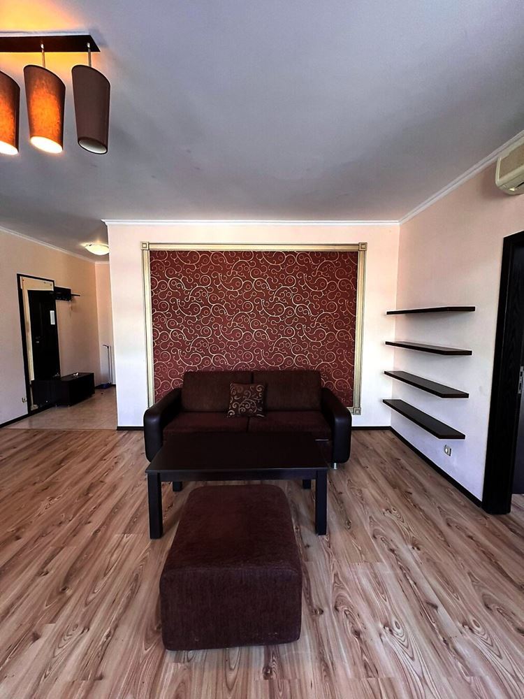 Przestronny apartament dwupokojowy 50 metrów od plaży w Słonecznym Brzegu – doskonała lokalizacja i komfort w zamkniętym kompleksie