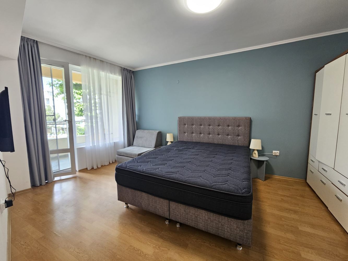 Tylko 100 metrów od morza! Przestronny apartament z jedną sypialnią z widokiem na basen w jednym z najbardziej pożądanych kompleksów w Słonecznym Brzegu