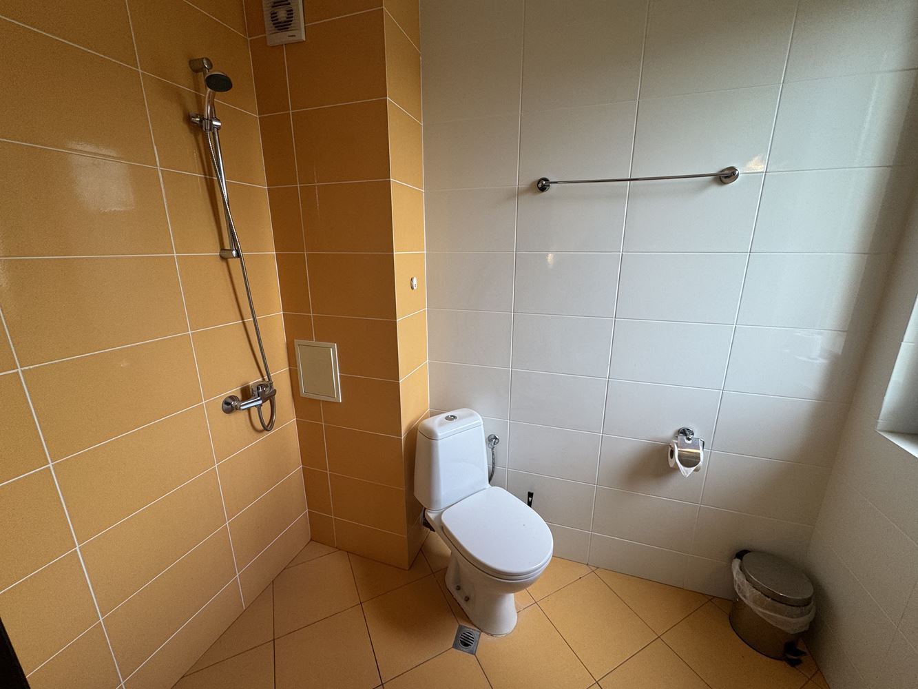 Kompaktowe studio z panoramicznym widokiem na góry w Sweti Włas – komfort, natura i doskonała infrastruktura