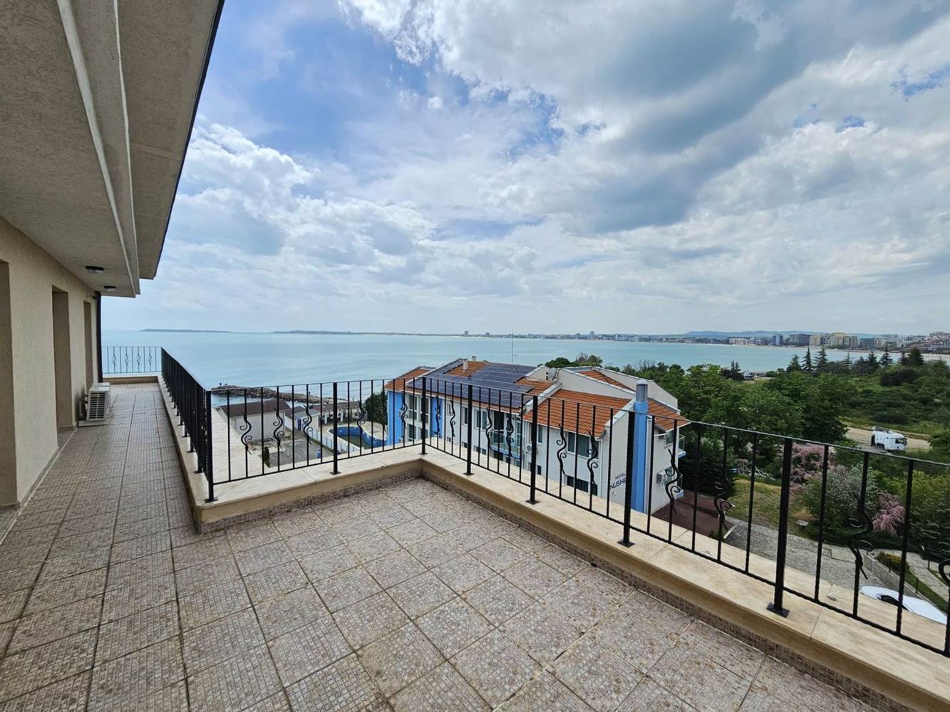 Święty Włas – apartament z trzema sypialniami z bezpośrednim panoramicznym widokiem na morze w kompleksie przy samej plaży